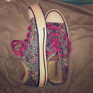 Floral Converse